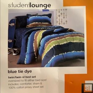 New Comforter set w/sham, fleece blanket & sheets!